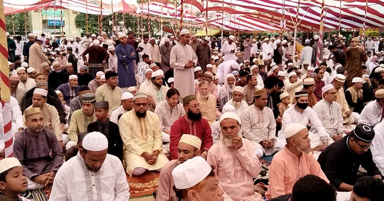 নওগাঁয় ঈদের জামাত